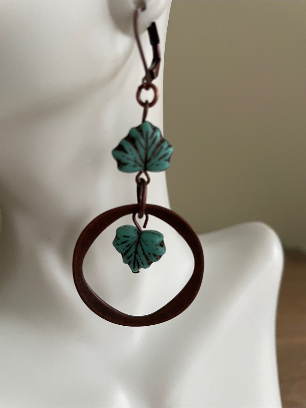 HAND CRAFTED CZECH GLASS LEAF EARRINGS Antiqued Copper Hammered Hoop Dangle Boho - Picture 3 of 9